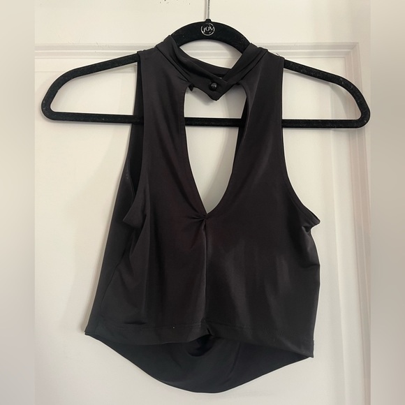 Cropped Black Scoop-neck Tank - Picture 2 of 2